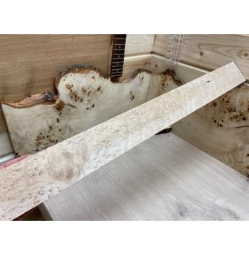 Клён "Птичий Глаз" заготовка накладки для бас-гитары Смешанный А Волна АА 8х70х700мм (уценка - сучок)-0