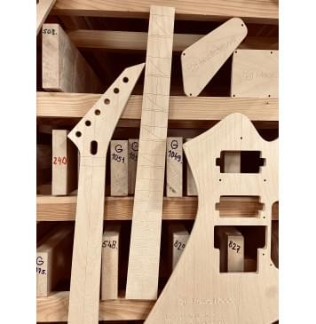 Jackson Kelly KE2, Floyd Rose Gotoh 1996, Мензура 25.5", 24 лада, сквозной гриф, комплект для фрезеровки гитары, фанера 8мм-9