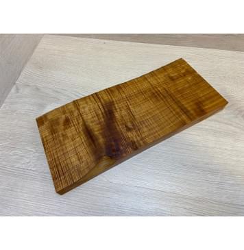 Клён Печёный Волнистый 180гр заготовка на топ для Тревел гитары Радиал А Волна АА 26.5х140х350 мм (1шт под распил) Уценка-сучки,трещина-0