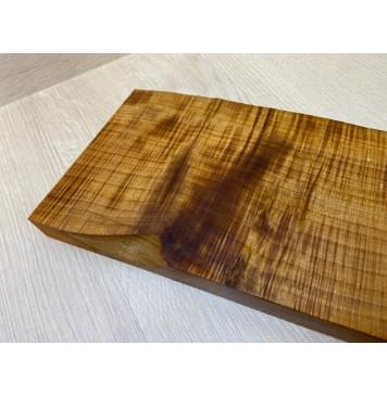 Клён Печёный Волнистый 180гр заготовка на топ для Тревел гитары Радиал А Волна АА 26.5х140х350 мм (1шт под распил) Уценка-сучки,трещина-4