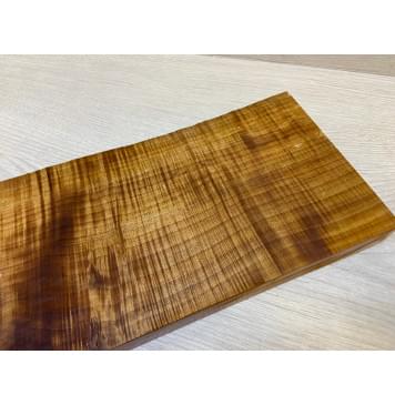 Клён Печёный Волнистый 180гр заготовка на топ для Тревел гитары Радиал А Волна АА 26.5х140х350 мм (1шт под распил) Уценка-сучки,трещина-9