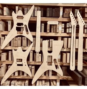 B.C. Rich Guitars Stealth Legacy, 6 strings, 24 лада, 24,75", Bolt-on, Ponte Floyd Rose Flutuante Ronsani Guitarra Preta Completa, полный комплект для фрезеровки гитары, фанера 8мм-0