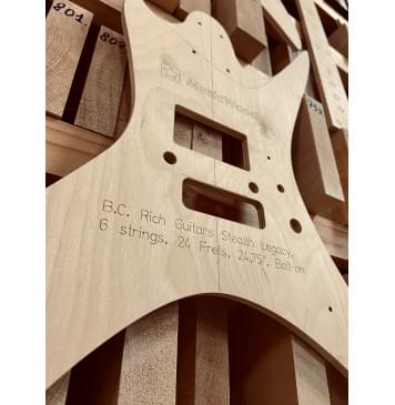 B.C. Rich Guitars Stealth Legacy, 6 strings, 24 лада, 24,75", Bolt-on, Ponte Floyd Rose Flutuante Ronsani Guitarra Preta Completa, полный комплект для фрезеровки гитары, фанера 8мм-3