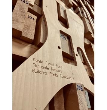 B.C. Rich Guitars Stealth Legacy, 6 strings, 24 лада, 24,75", Bolt-on, Ponte Floyd Rose Flutuante Ronsani Guitarra Preta Completa, полный комплект для фрезеровки гитары, фанера 8мм-4