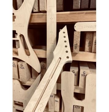 B.C. Rich Guitars Stealth Legacy, 6 strings, 24 лада, 24,75", Bolt-on, Ponte Floyd Rose Flutuante Ronsani Guitarra Preta Completa, полный комплект для фрезеровки гитары, фанера 8мм-8