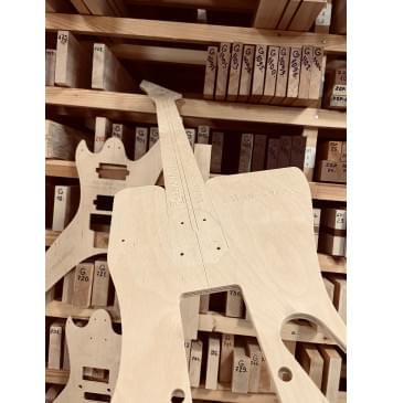 B.C. Rich Guitars Stealth Legacy, 6 strings, 24 лада, 24,75", Bolt-on, Ponte Floyd Rose Flutuante Ronsani Guitarra Preta Completa, полный комплект для фрезеровки гитары, фанера 8мм-9