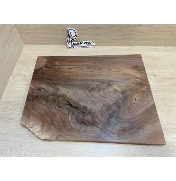 Орех Американский Волнистый заготовка на топ Смешанный А Волна А 25.5х370-300х455 мм - (цельный) Уценка-сучки-0