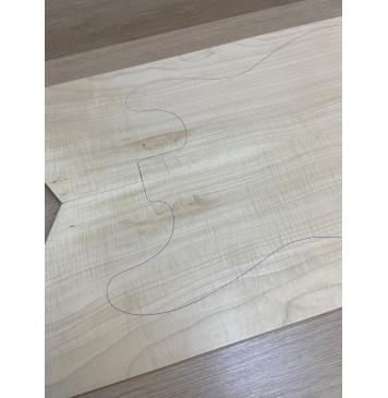 Клён Белый Явор, Волнистый заготовка на топ Смешанный АА Волна ААА 18х177х530-495 мм - 2 шт (книжкой) Уценка-потемнения с обратной стороны,сучок-6