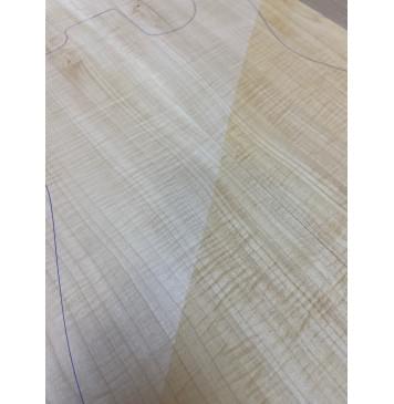 Клён Белый Явор, Волнистый заготовка на топ Смешанный АА Волна ААА 18х177х530-495 мм - 2 шт (книжкой) Уценка-потемнения с обратной стороны,сучок-10