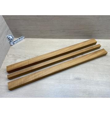 Клён Печёный 180гр заготовка для переклеенного грифа электрогитары Радиал АА 33х(43-21-43)х715 мм (Сучок вырезается при фрезеровке профиля грифа)-0