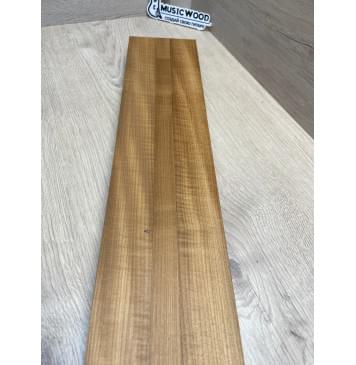 Клён Печёный 180гр заготовка для переклеенного грифа электрогитары Радиал АА 33х(43-21-43)х715 мм (Сучок вырезается при фрезеровке профиля грифа)-8