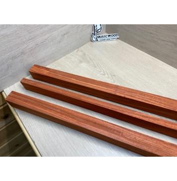 Падук заготовка грифа бас-гитары Радиал АА 47.5х(39-20-39)х890 мм - из 3х частей-9