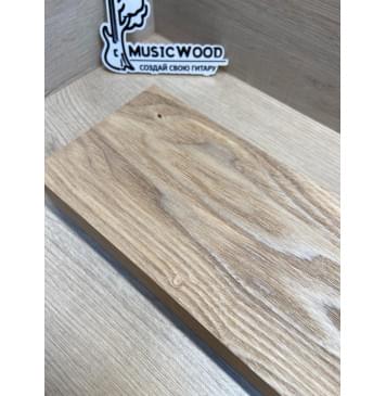 Ясень Дальневосточный Лёгкий заготовка корпуса гитары со сквозным грифом Тангент АА 48х124х515-440 мм, 2 шт, 530 кг/м3 (уценка - сучки)-2