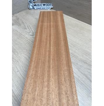 Махагон Африканский Кая, заготовка грифа, Радиал АА, 45х99х800 мм (червоточины с одного края, вырезаются)-16