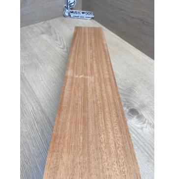 Махагон Африканский Кая, заготовка грифа, Радиал А, 46,5х100х805 мм (уценка - сучки)-7