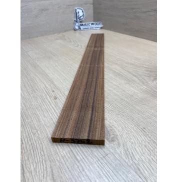 Палисандр Бразильский Сантос заготовка накладки для электрогитары Радиал А 9х65-52х509 мм (уценка - сучки)-1