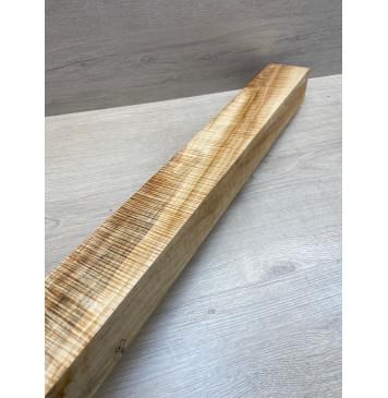 Клён Американский Волнистый заготовка грифа для электрогитары Смешанный АА Волна ААА 60х73х750 мм (Уценка-сучки)-3