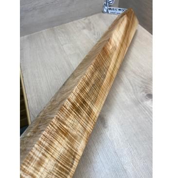 Клён Американский Волнистый заготовка грифа для электрогитары Смешанный АА Волна ААА 60х73х750 мм (Уценка-сучки)-5