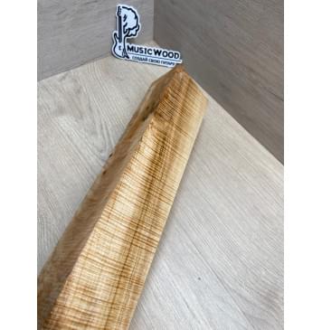 Клён Американский Волнистый заготовка грифа для электрогитары Смешанный АА Волна ААА 60х73х750 мм (Уценка-сучки)-6