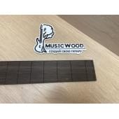 Фрезерованная накладка для электрогитары, Эбен Макассар Индонезийский, мензура 24,75", 24 лада, 7х60-50х510мм, паз 0,6х3,5мм, Радиал ААА, MusicWood