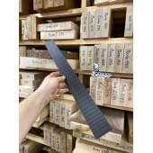 Фрезерованная накладка для электрогитары, Эбен Черный, мензура 24,75", 24 лада, 7х60-50х510мм, паз 0,6х3,5мм, Радиал АА, MusicWood