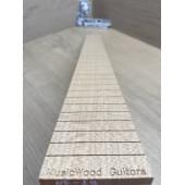 Фрезерованная накладка для электрогитары, Клен, мензура 25,5" (647,7мм), 24 лада, 7х60-50х520мм, паз 0,6х3,5мм, Радиал АА, MusicWood