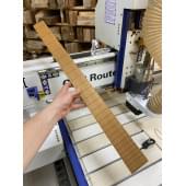 Фрезерованная накладка для Бас-гитары, Клен Печёный 180 гр., мензура 34" (863,6мм), 24 лада, 7х70-50х700мм, паз 0,6х3,5мм, Радиал ААА, MusicWood