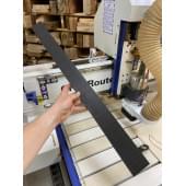 Фрезерованная накладка для Бас-гитары, Эбен Чёрный, мензура 34" (863,6мм), 24 лада, 7х70-50х700мм, паз 0,6х3,5мм, Радиал АА, MusicWood (уценка - трещина)